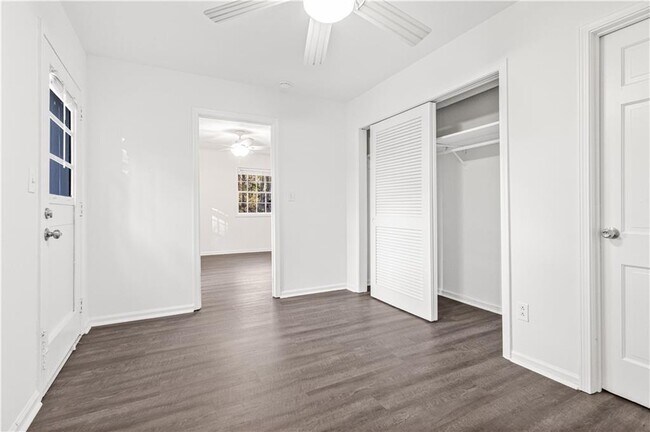 Building Photo - 2713 Briarlake Rd NE