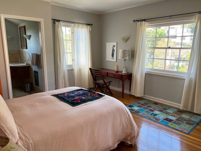Bedroom 2 with en-suite bath - 6123 Scenic Ave
