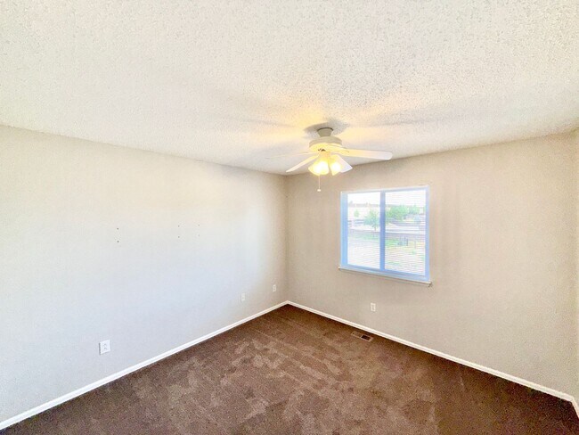 Building Photo - 4899 Saddle Ridge Dr