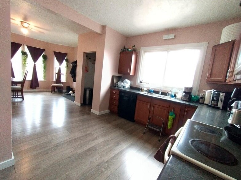 Building Photo - 810 N Broad St