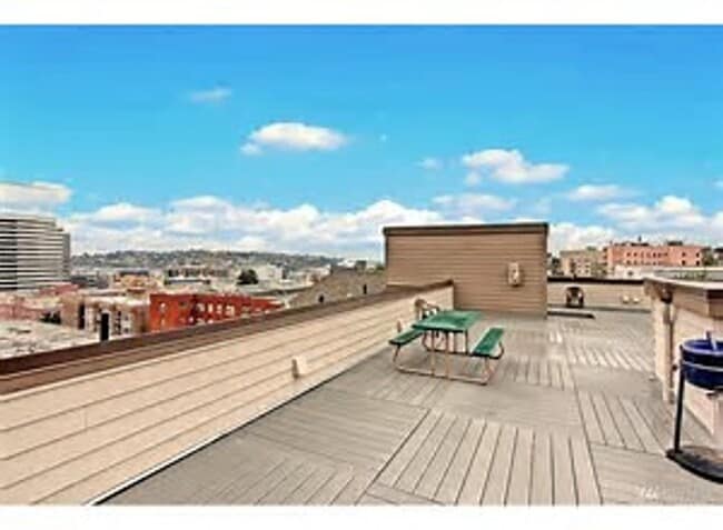 Building Photo - Live in the heart of Capitol Hill in this ...