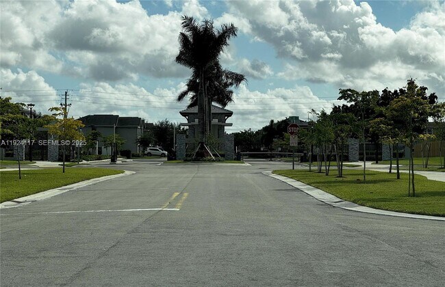 Building Photo - 632 SE 14th Ct