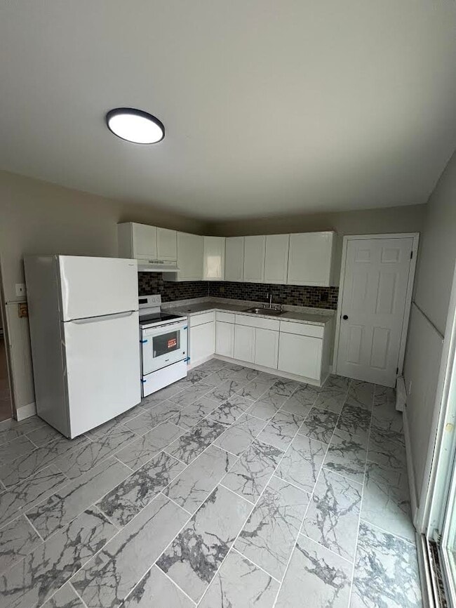 Building Photo - 123 Jericho Rd