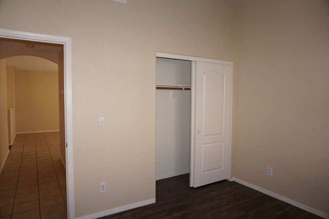 Building Photo - Popular Location, 3Bdm 2Ba Home