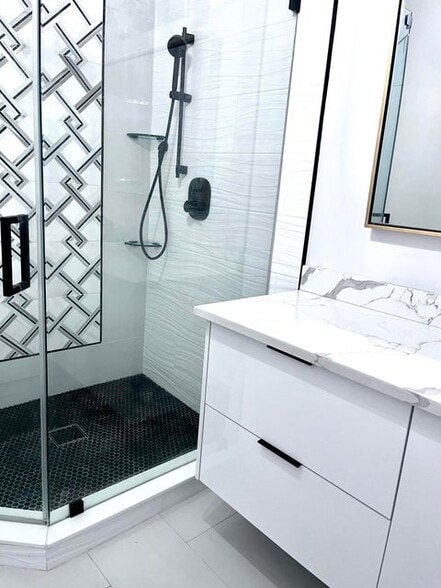 Building Photo - 5439 Verona Dr