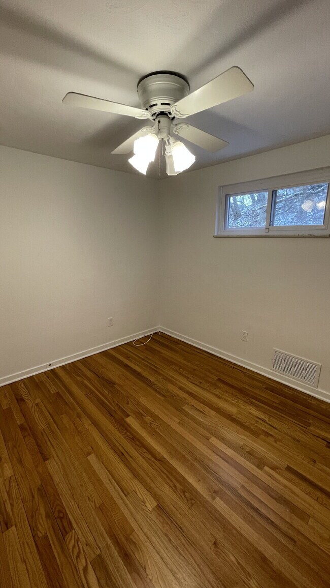 Building Photo - Charming 3 bed, 2 bath with finished basement!