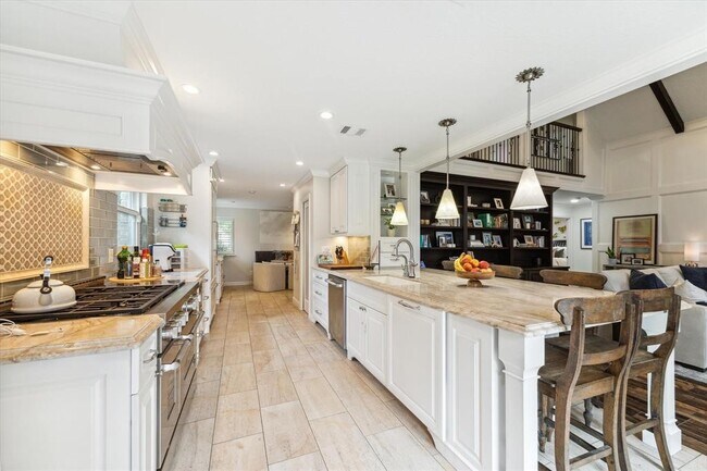 Building Photo - 6503 Hickorycrest Dr