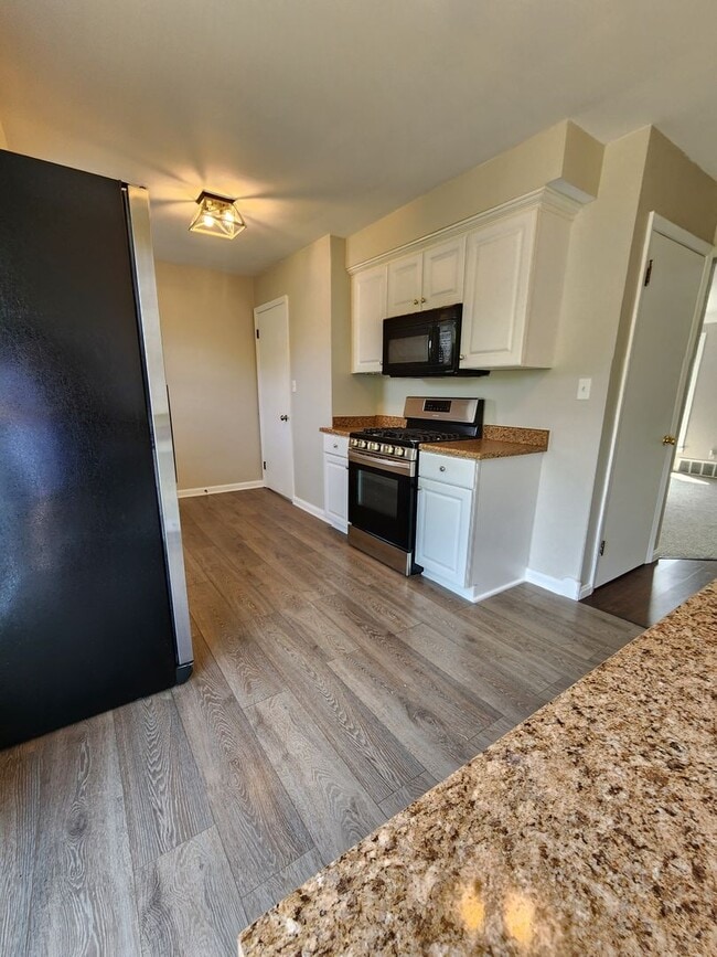 Building Photo - Gorgeous 3 Bedroom Home For Rent in Garfie...