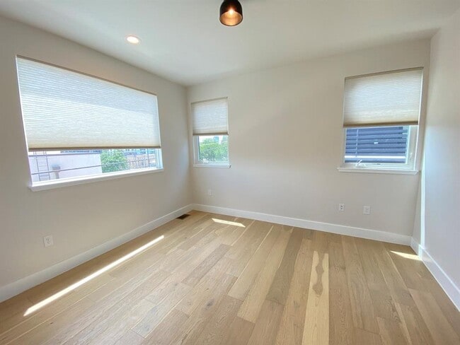 Building Photo - 1903 E 8th St