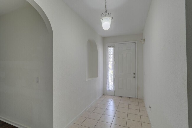 Building Photo - 4977 Pall Mall St W