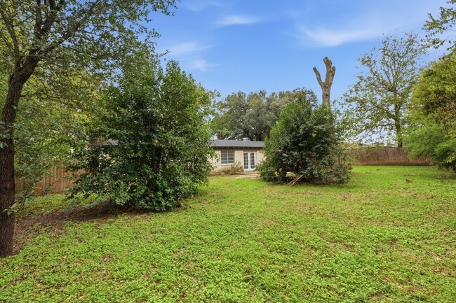 Building Photo - 917 Susan St