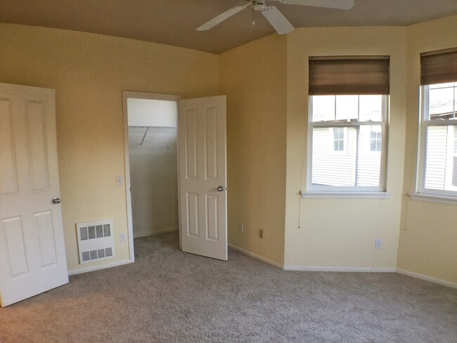 Building Photo - Charming Two Bedroom Town Home