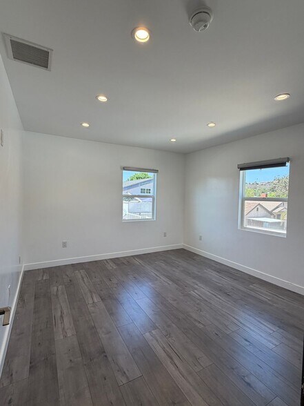 Building Photo - 9040 Wildwood Ave