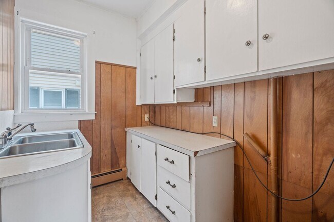 Building Photo - 135 Sagamore St