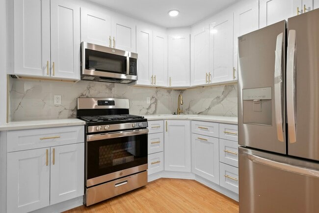 Building Photo - 527 Homestead Rd