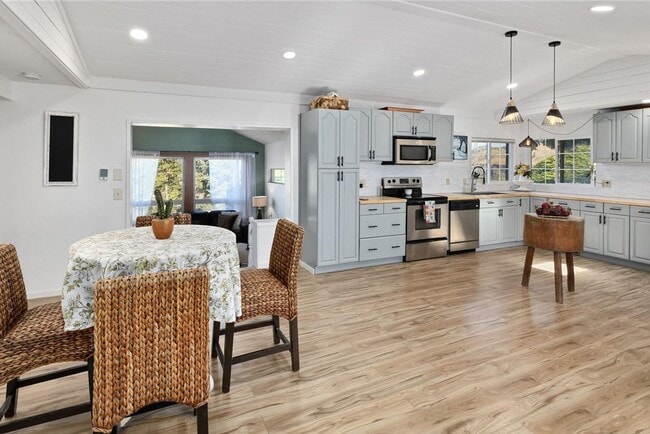 Building Photo - Spectacular Views Close to I-90!