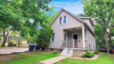 Building Photo - 117 E Davis Ave