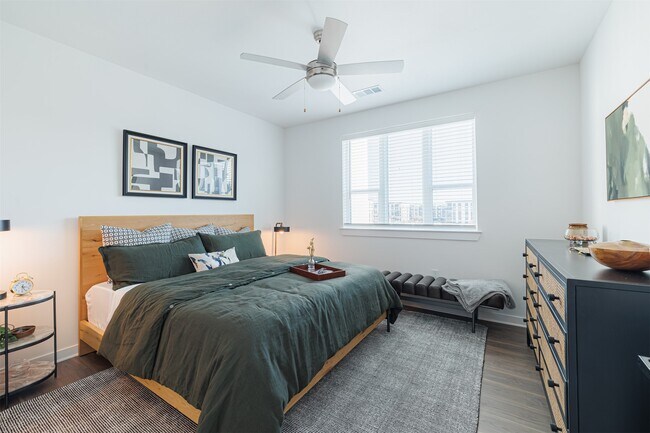 Building Photo - 10505 Deerwood Rd