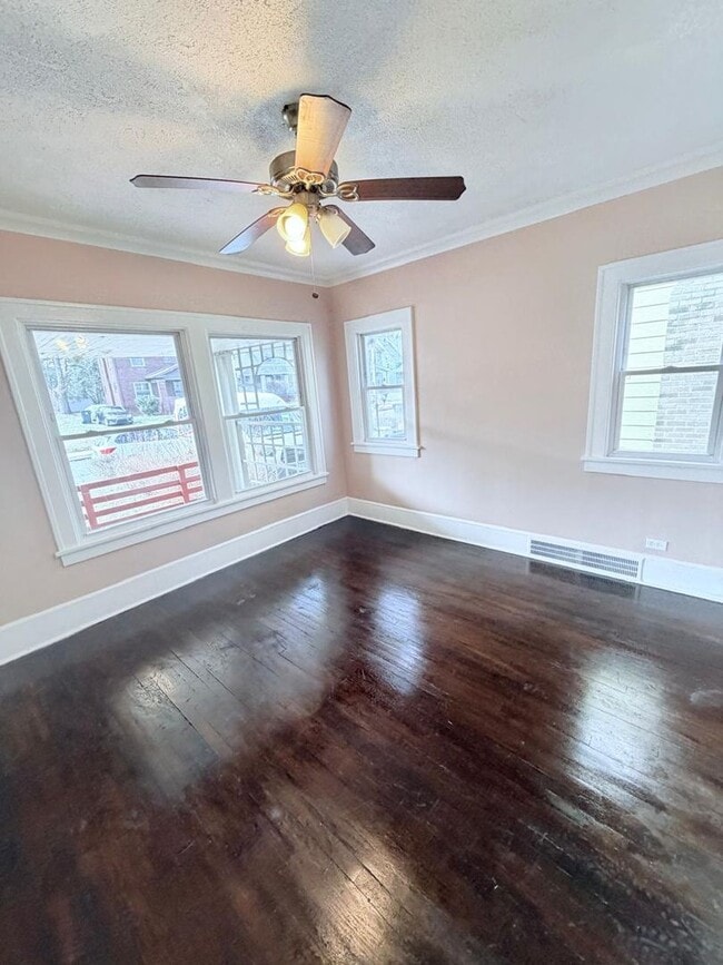 Building Photo - Spacious 4-Bedroom Single-Family Home with 2-Car Garage in Cleveland Heights