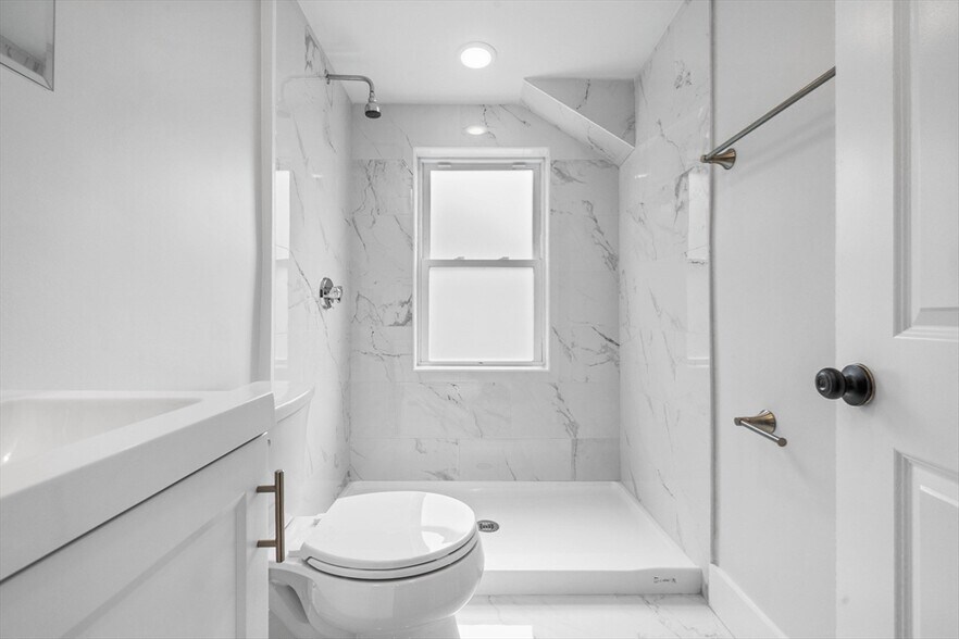 Building Photo - 170 Calumet St