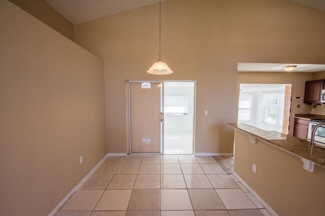 Building Photo - 3 Bed 2 Bath Home with Stainless Steel App...