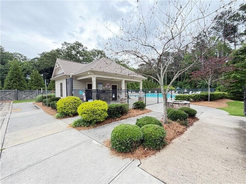 Building Photo - 2568 Village Park Bend