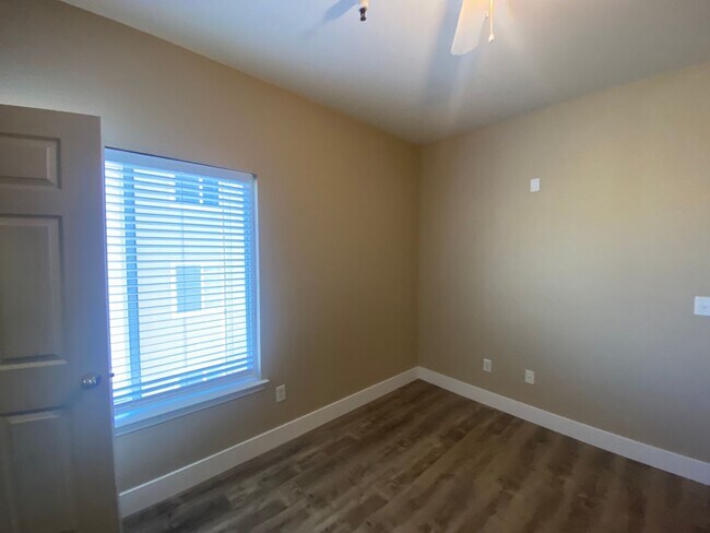 Building Photo - 4 Bedroom, 4 Bathrooms at The Edge at Reno