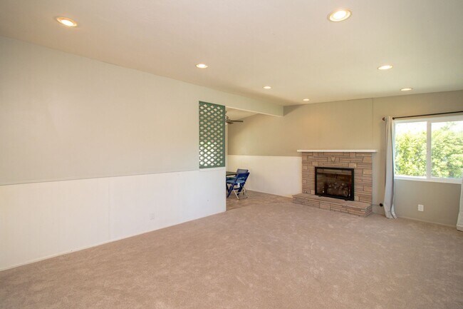 Building Photo - Spacious 2-Bedroom Home with Private Pool & Office In the Cove!