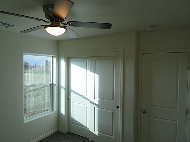 Building Photo - 450 Sherwood Pl