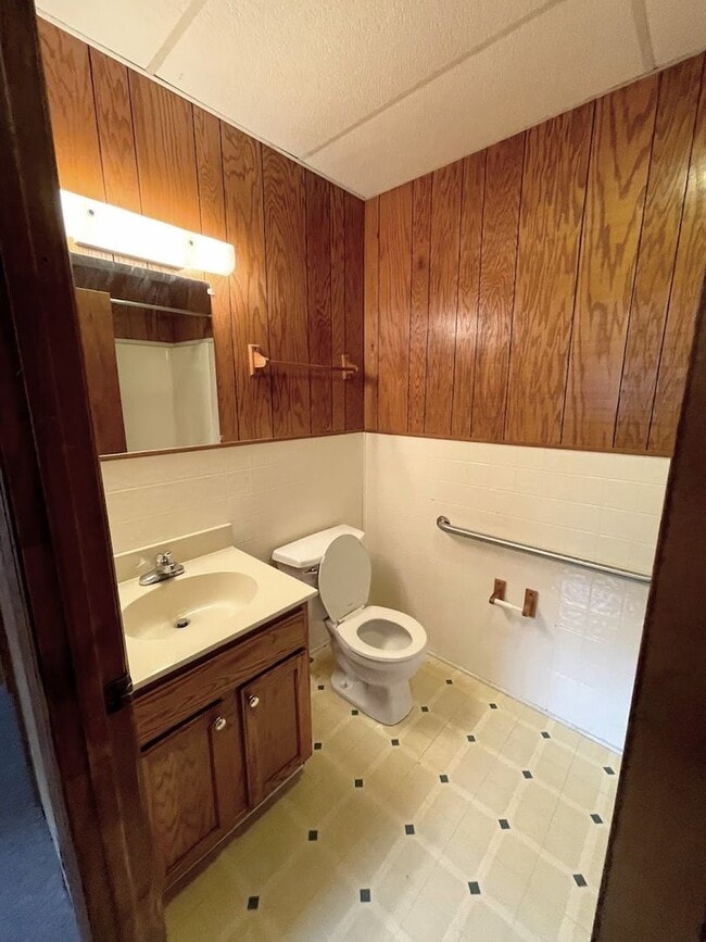 Building Photo - 1 Bedroom Apt Downtown Marion NC