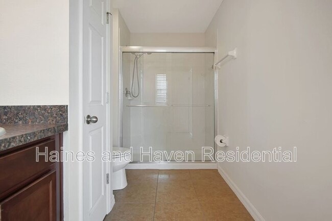 Building Photo - 164 Primrose Dr