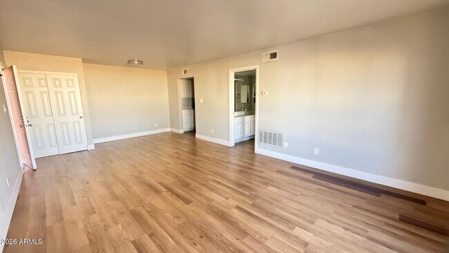 Building Photo - 8500 E Indian School Rd