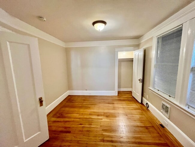 Building Photo - PM0206