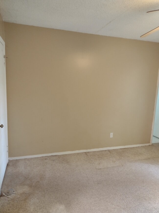 Building Photo - 12 Vail Ct