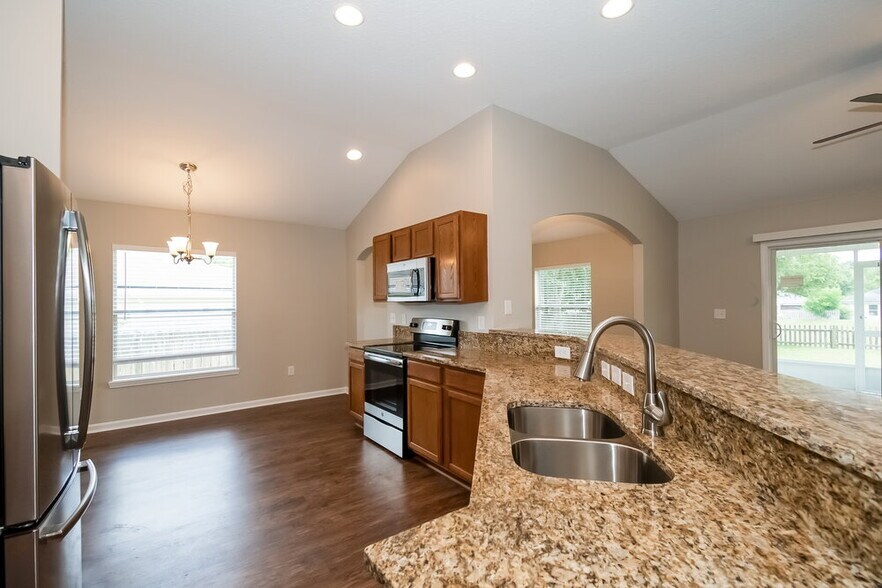 Building Photo - 2727 Cross Creek Dr