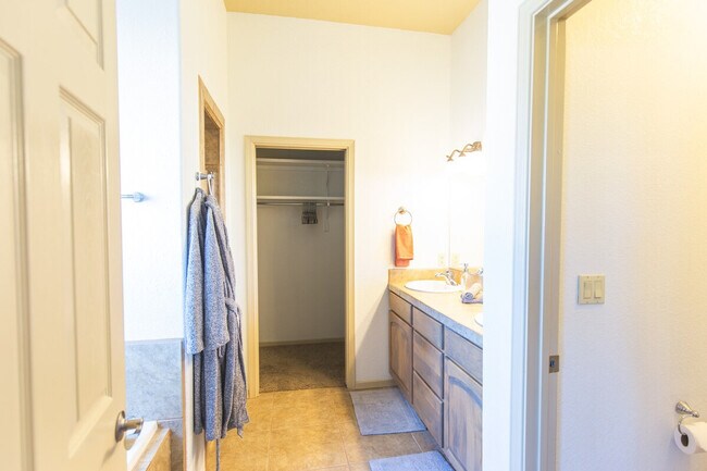 Building Photo - 1932 Sonoma Ranch Blvd