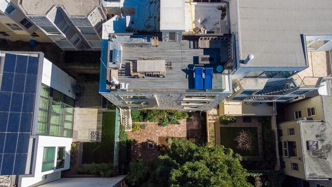 Building Photo - 2045 Hyde St