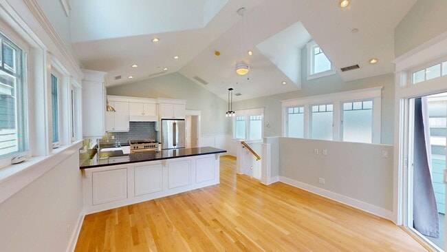 Primary Photo - Spacious 4 Bed and 3 Bath Home in Coronado...