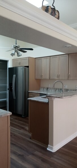 Building Photo - 289 Rotonda Blvd W
