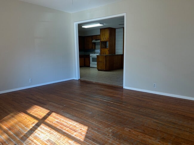 Building Photo - 406 Turner St