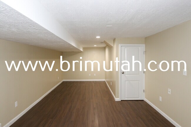 Building Photo - 1239 E Ridgedale Ln