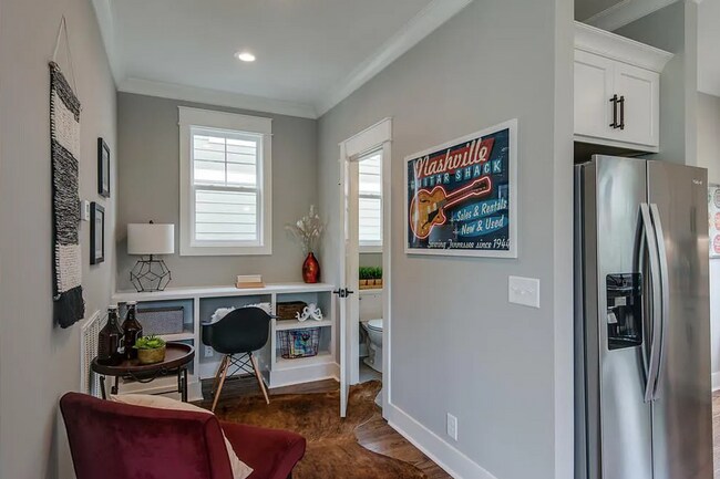 Building Photo - 3 Bed/2.5 Bath-Modern Home-Minutes from Downtown