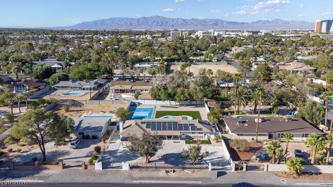 Building Photo - 2106 W Oakey Blvd