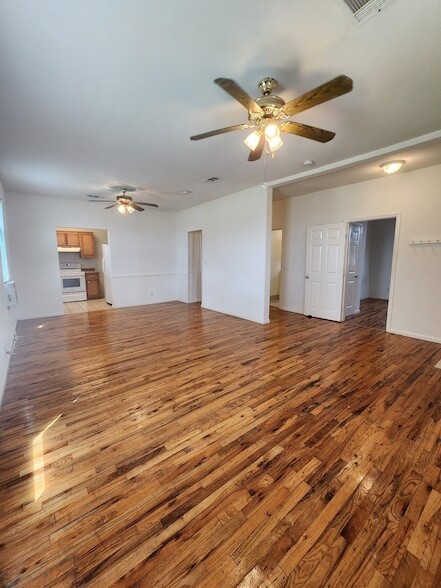Building Photo - 1117 9th St