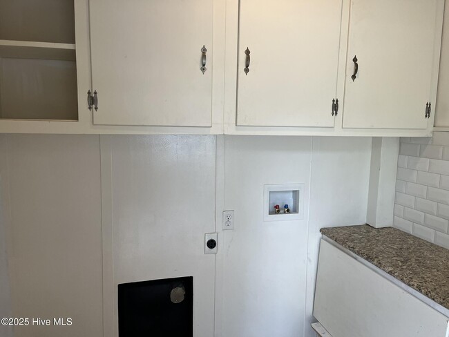 Building Photo - 2417 Slay Dr