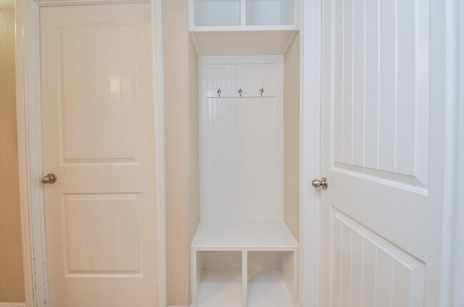 Building Photo - 27515 Huggins Crest Ct