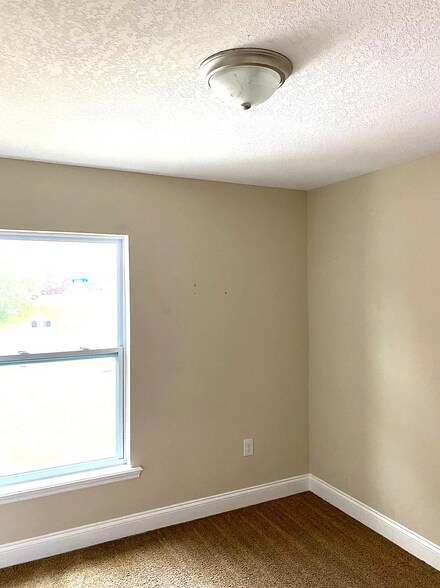 Building Photo - 484 Martigues Dr