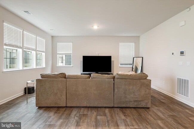 Building Photo - 124 Clerkenwell Dr