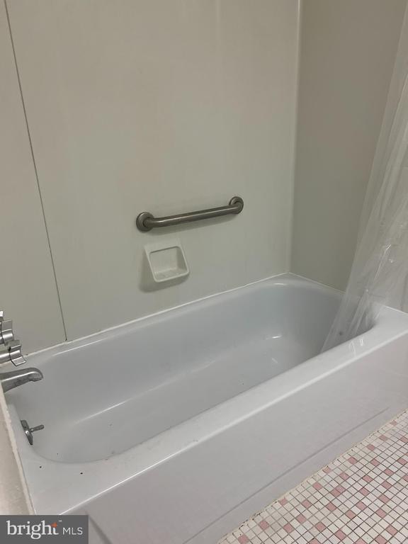 Building Photo - 100 West Ave