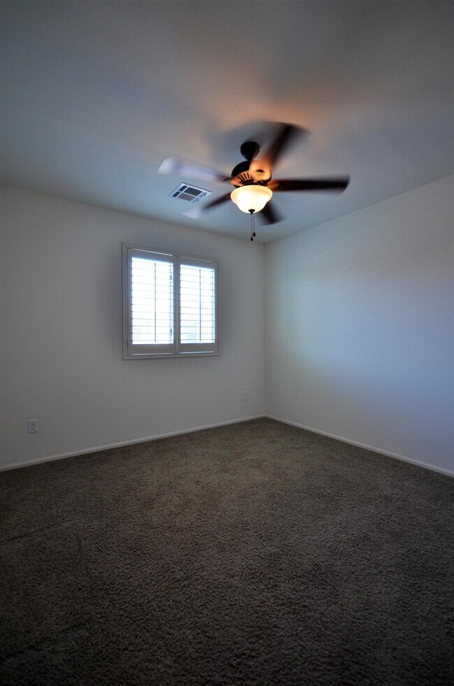Building Photo - 995 S Cheshire Ln